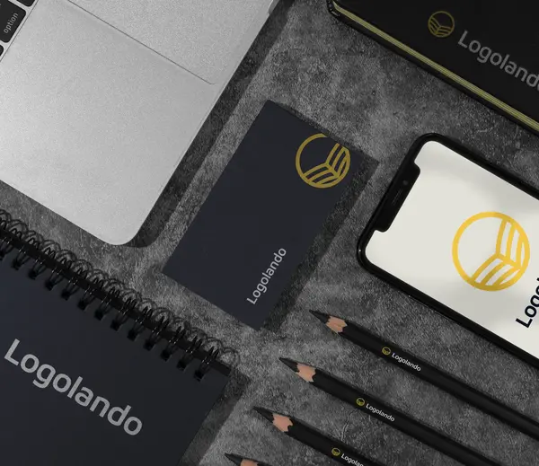 Moderner Schreibtisch mit individuell bedruckten Werbeartikeln, darunter eine Werbetasse mit Logo, ein Notizbuch mit Firmenlogo, ein USB-Stick und ein Mousepad. Jetzt hochwertige Werbeartikel bestellen und individuell gestalten.